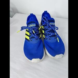 Adidas Lite Racer Tennis shoes in Kids size 5‎